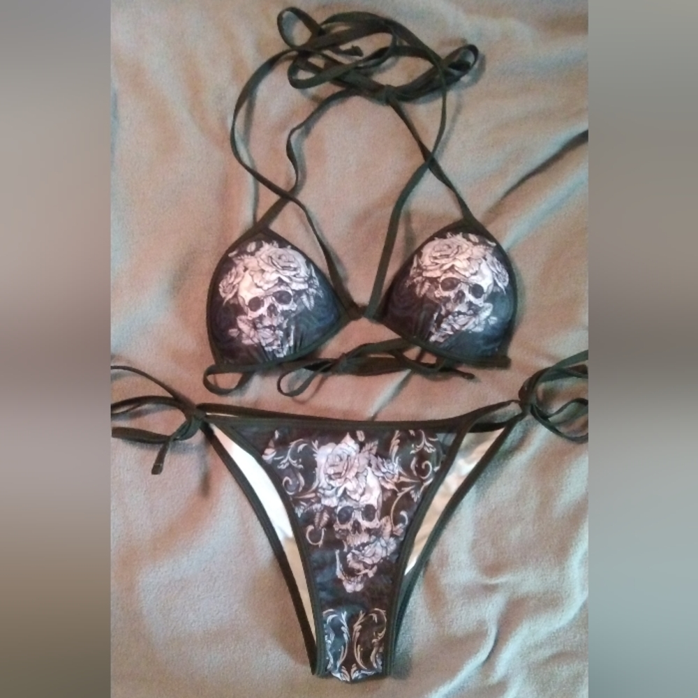 Bikini top and bottom size medium